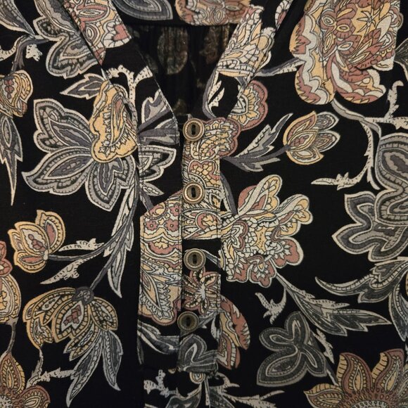Lucky Brand Black Floral Top - Sixe XS - Picture 3 of 4